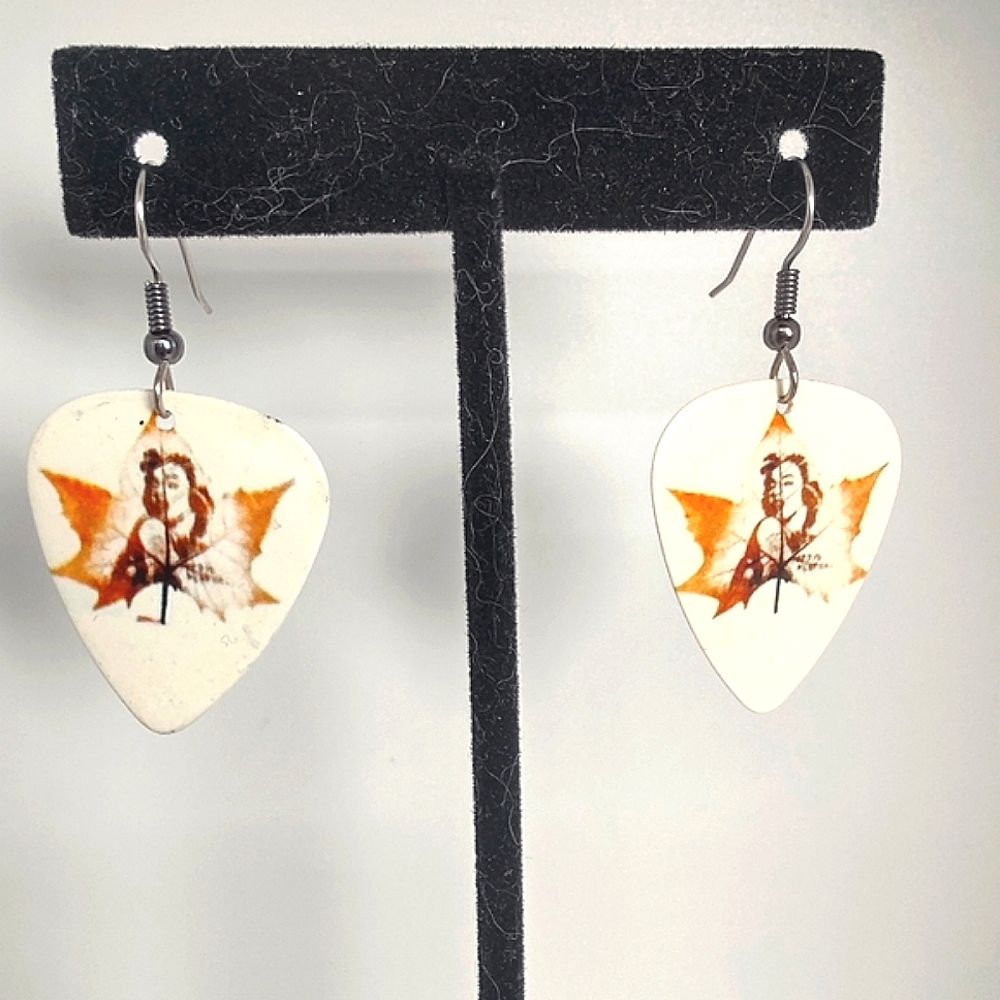 Marilyn Monroe guitar pick earrings Canadian Canada Maple leaf